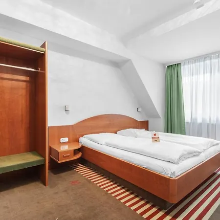Otel Schieners & Apfelhof 3*